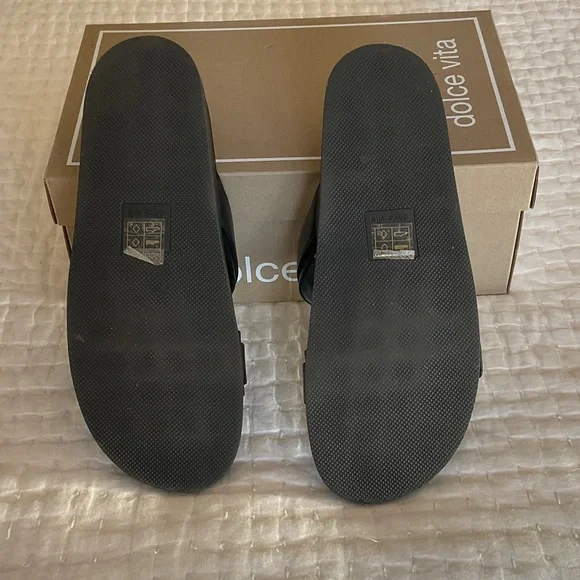 Dolce Vita Black Soya Platform Sandals with Gold Buckles size 8.5 *pre-owned* - Picture 3 of 4